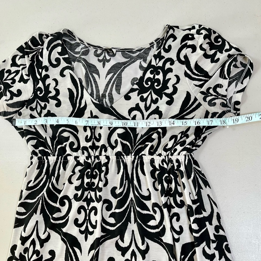 R Rouge Black and Cream V neck Dress - Picture 10 of 14